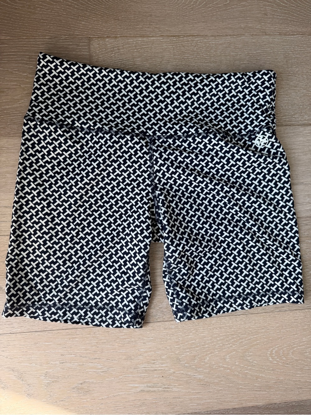 Black & White Tory Burch T Patterned Women’s Active Bike Shorts L